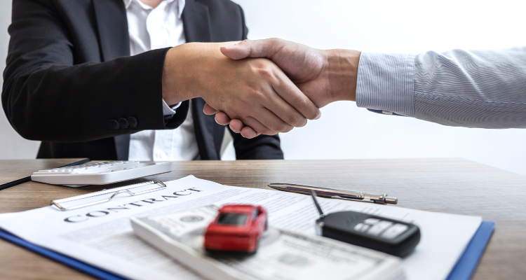 Las Mejores Compañías de Seguros de Autos Baratos para Jóvenes