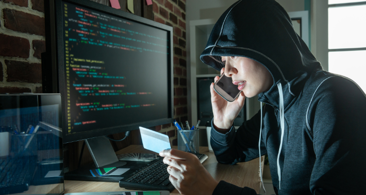Robo de identidad vs. Fraude bancario Robo de identidad vs. Fraude bancario